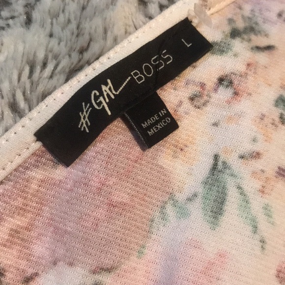 Brand new without the tags Soft material  V back with zipper 🌺🌹🌼🌸 - Picture 2 of 6